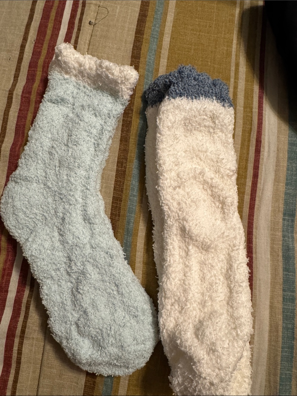 Cozy Plush Men's Fuzzy Lounge Socks - Light Blue & Cream